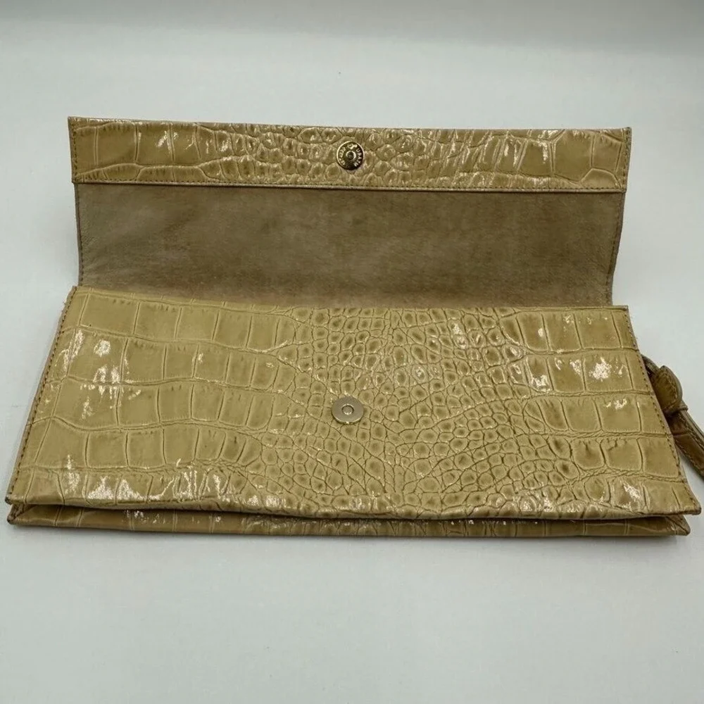 Saks Fifth Avenue Blonde Croc Envelope Clutch Purse Wrist Strap Suede Lining‎